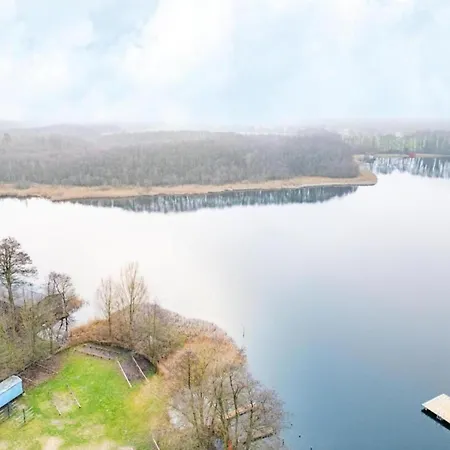 Familienfreundlicher Doppelbungalow Mit Terrasse Im Mirow 別荘